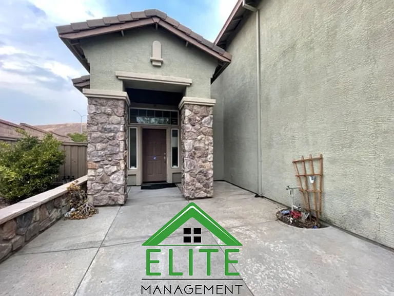 2128 Horseshoe Glen Cir — Photo 2