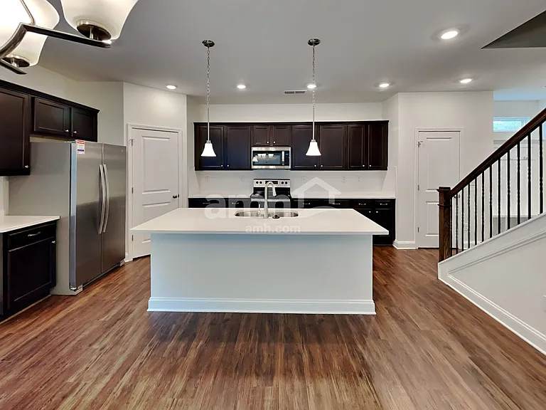 1010 Noah Ct — Photo 3
