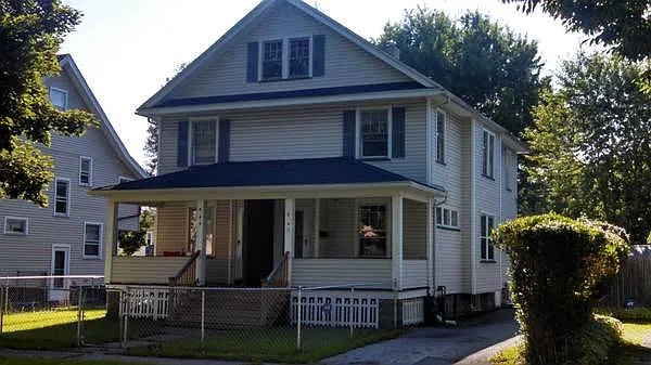 845 Post Ave
