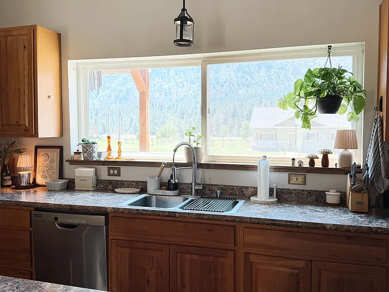 110 Bernie Rd — Photo 5