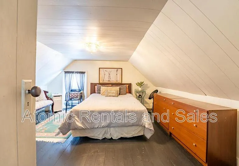 714 E Jefferson St — Photo 4