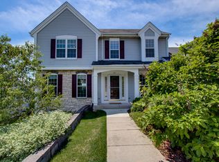 927 Parkton Dr, Waukesha, WI 53189