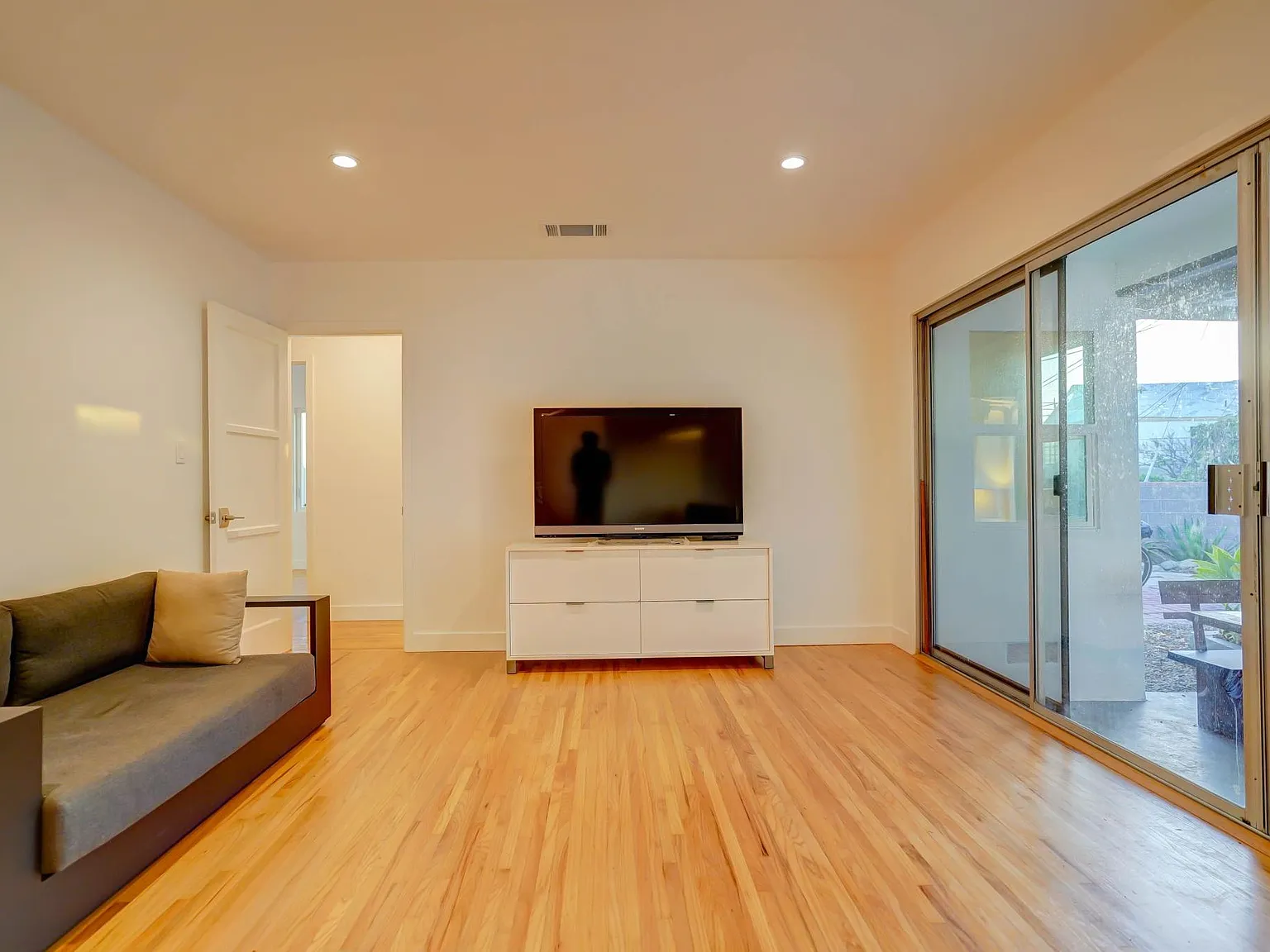 13019 Morningside Way — Photo 3