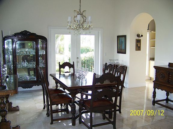 FORMAL DINING