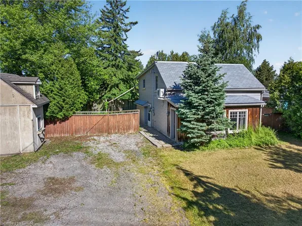 126 Mountain Rd, Grimsby, ON L3M 4E7