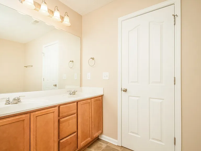 408 Glenmore Ct — Photo 12