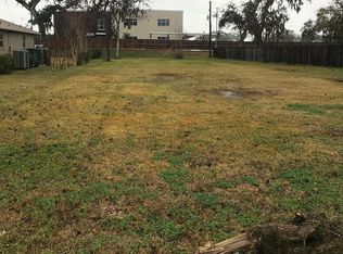 205 Dahlia St, Lake Jackson, TX 77566