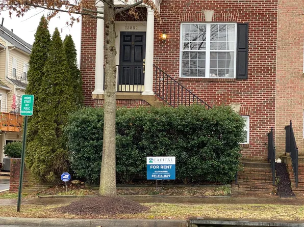 13851 Palisades St, Woodbridge, VA 22191