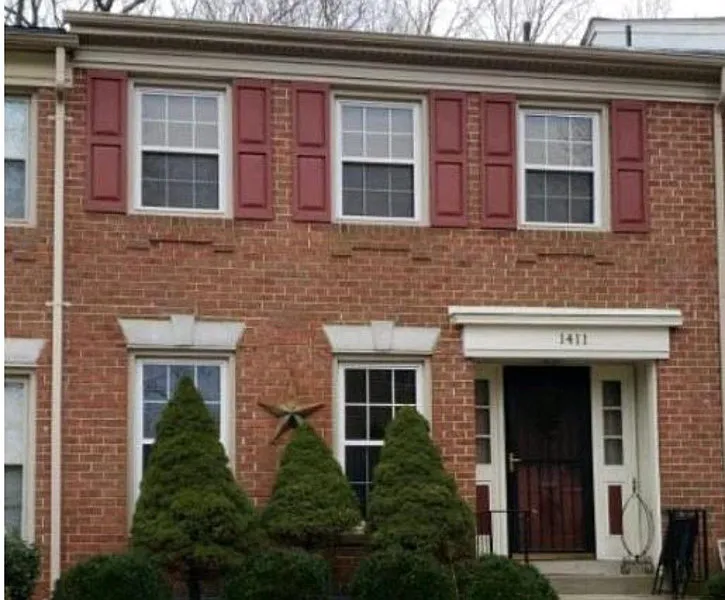 1411 Admiral Dr photo 1