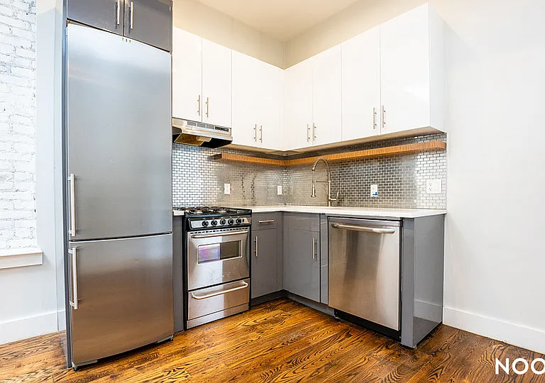 60-15 Myrtle Ave #R — Photo 4