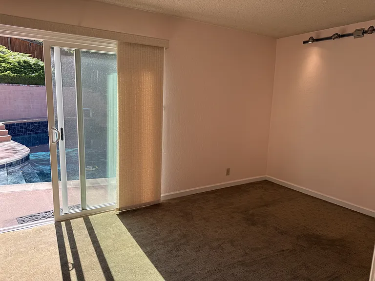 2922 Doidge Ave — Photo 8