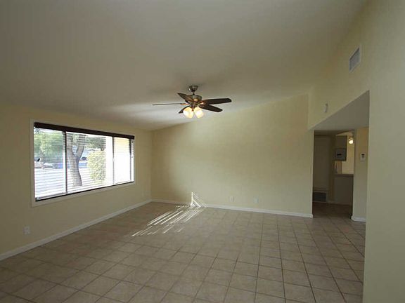 3rd image of 655 E Avenida De Los Arboles