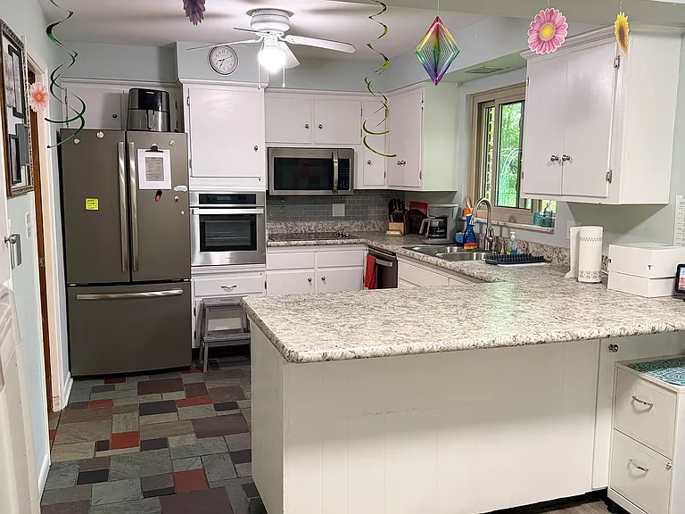 Hickory Ln — Photo 2