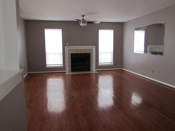 Living Rm w/ FP