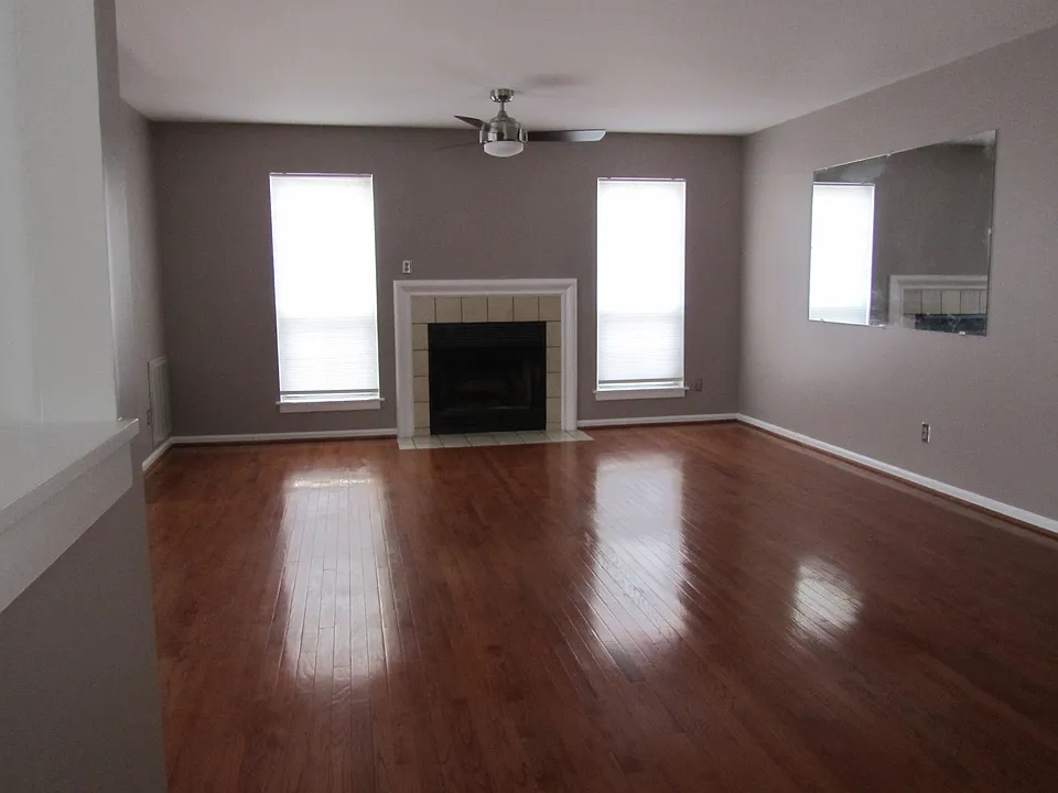 Living Rm w/ FP