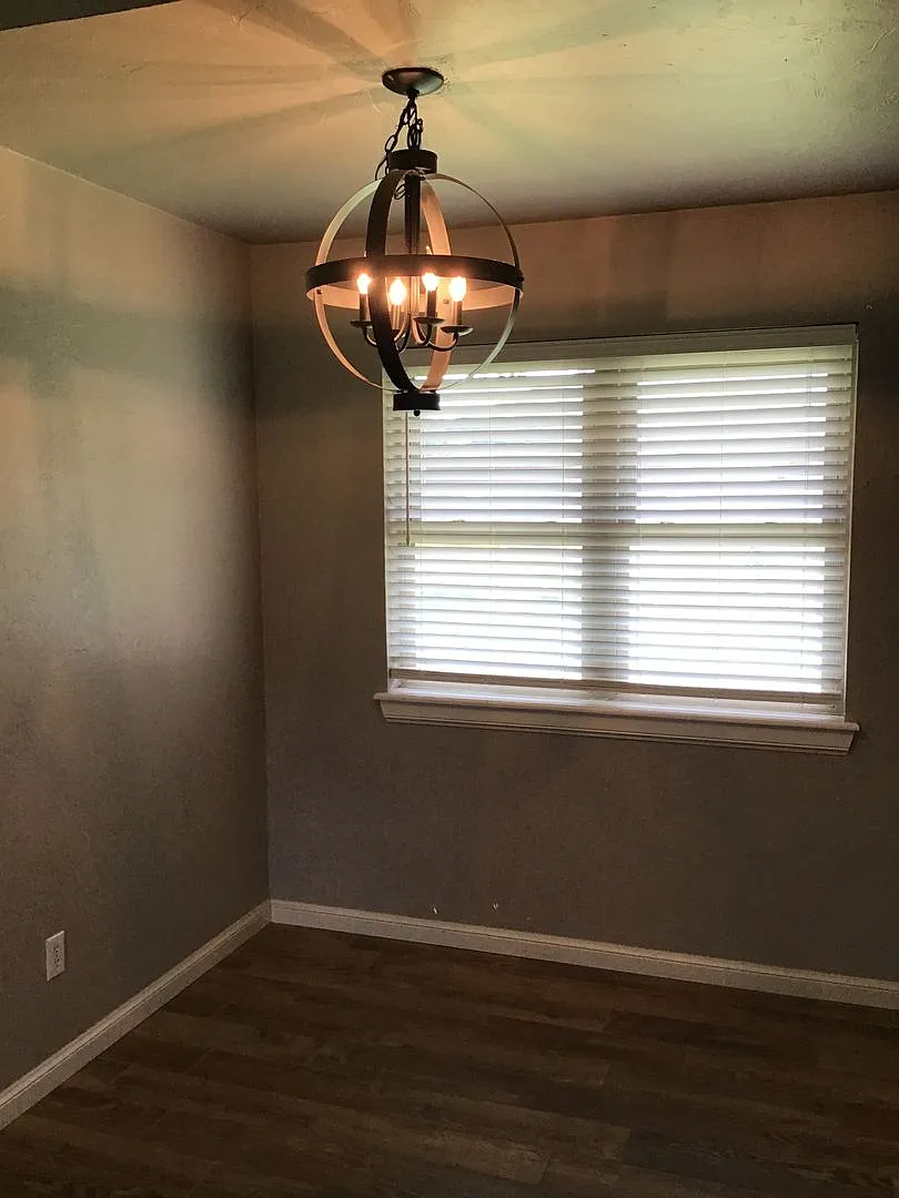 3 bedroom, 1 1/2 baths and a 1 car garage for rent in Moore near 12th Street and Santa Fe! Gorgeo... — Photo 3