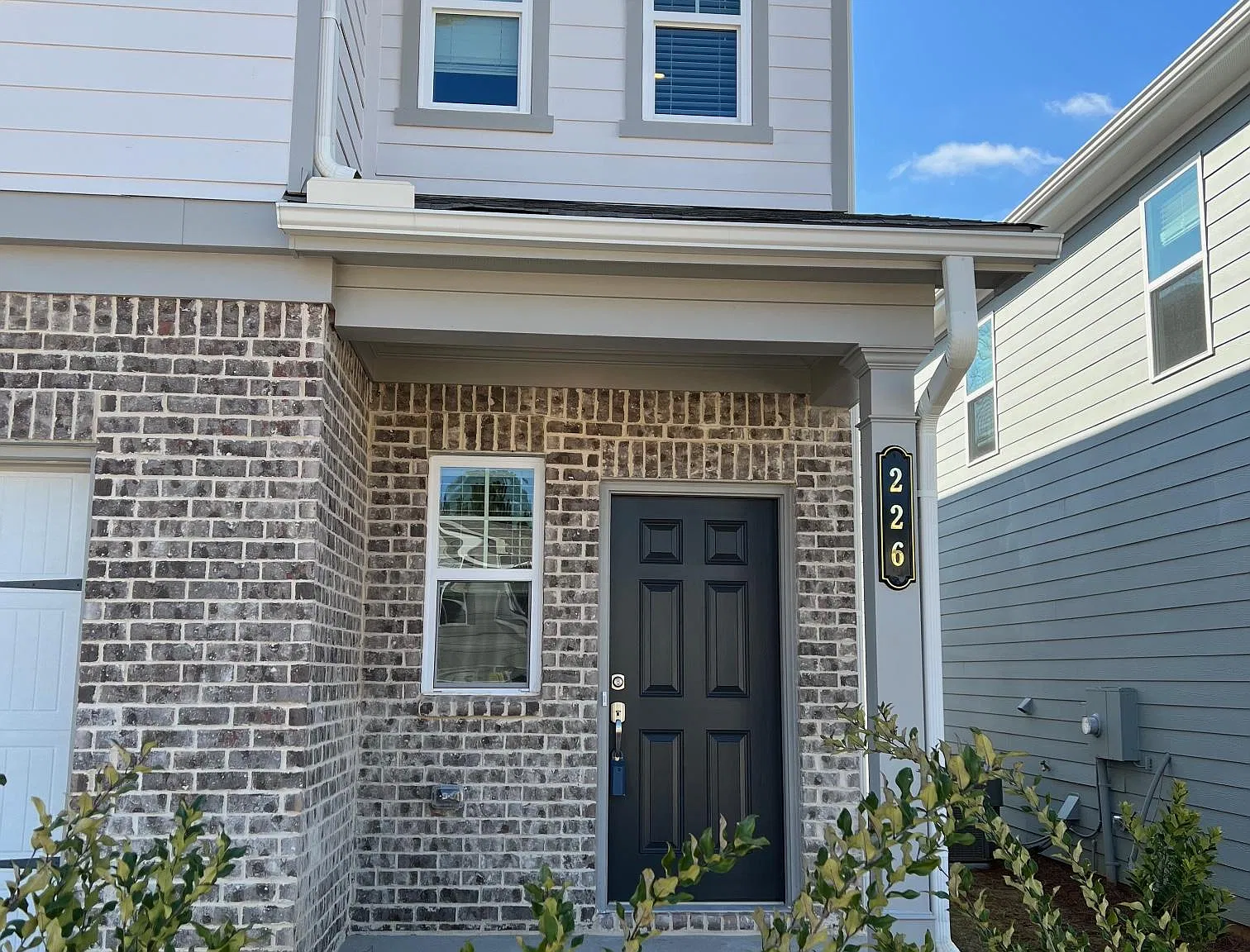 4 bed, 2.5 bath, 1822 sqft, $1,900 — Photo 2