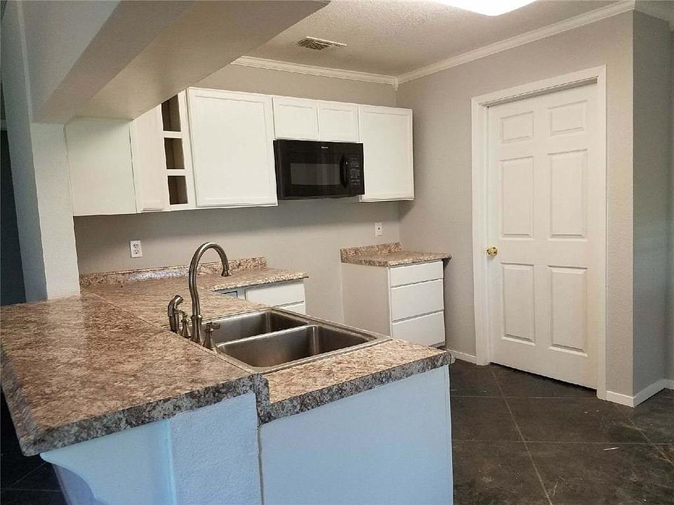 2nd image of 3201 Highview Ct