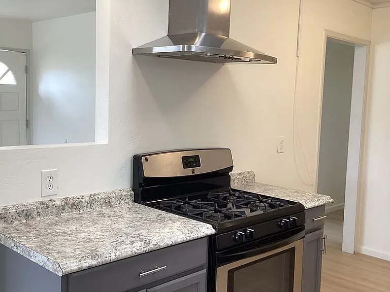 600 N Y St — Photo 2