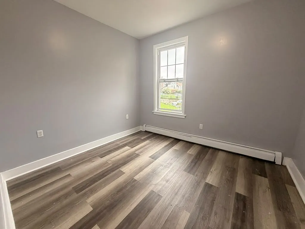 3 bed, $1,500 — Photo 3