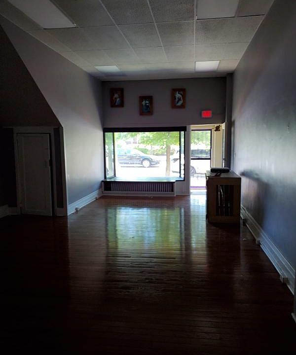 2nd image of 3124 Main St