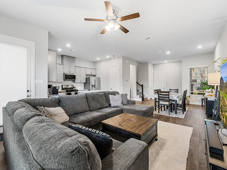 620 Hutchinson Ln — Photo 6