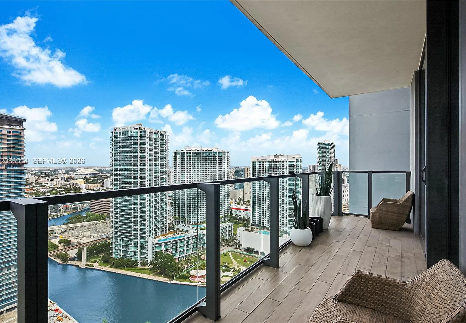 Reach Condo — Photo 1