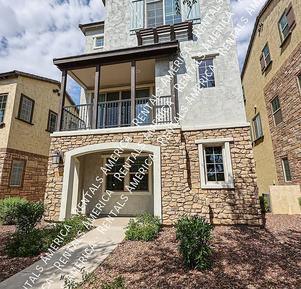 2751 S Balsam Dr — Photo 2