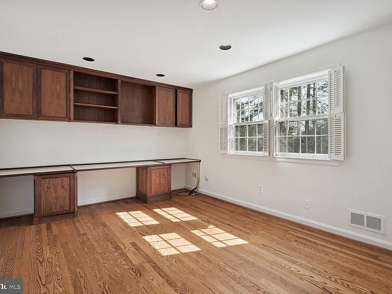 5801 Hillburne Way — Photo 24