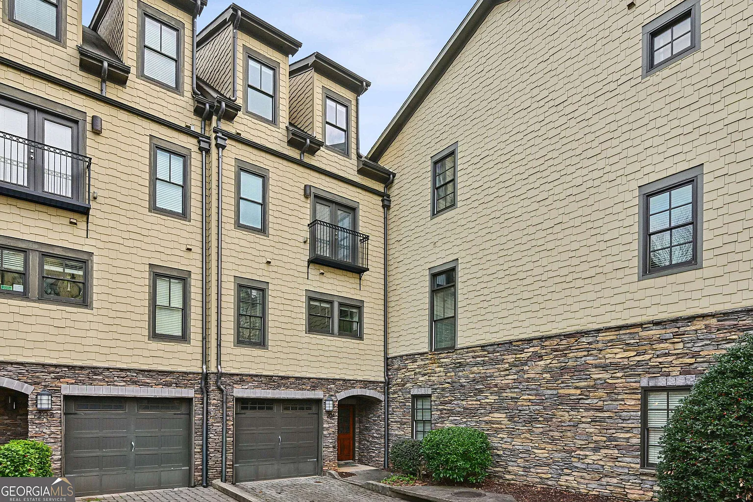 255 Southerland Ter #204 photo 1