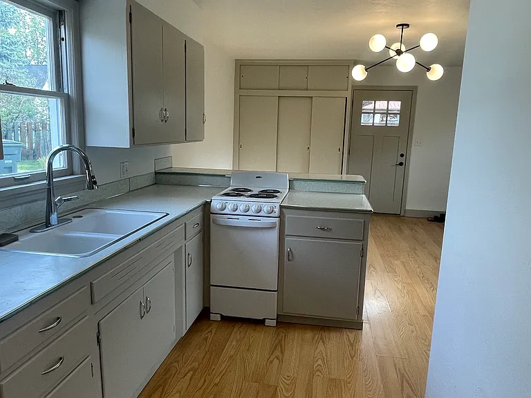 810 S 3rd St #1/2 — Photo 3