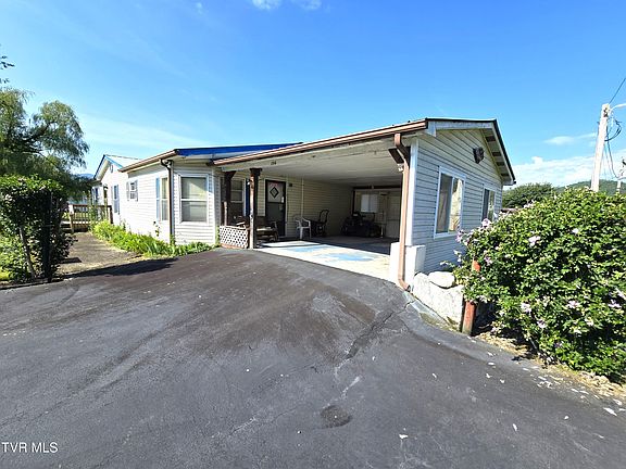3rd image of 294 Collins Dr