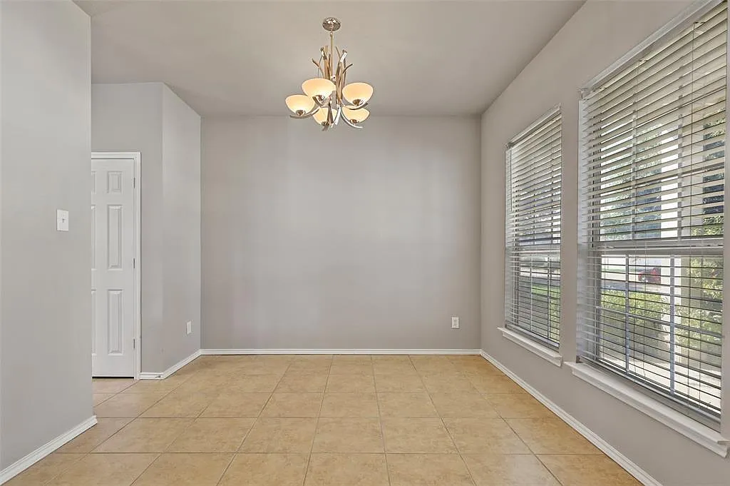 3 bed, 2.5 bath, 2263 sqft, $1,975 — Photo 3