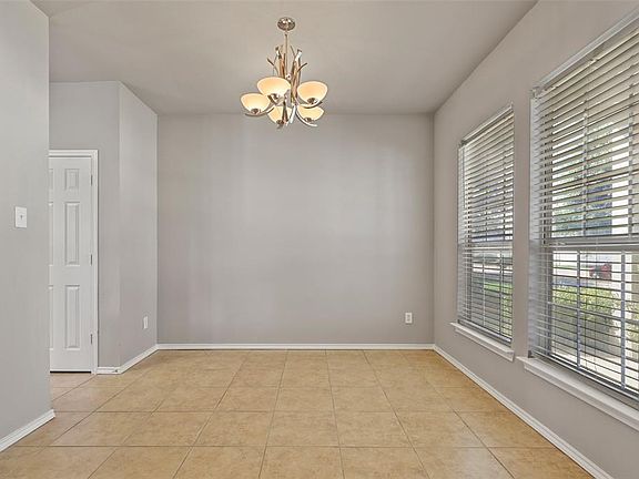 3rd image of 1924 Murphy Ct