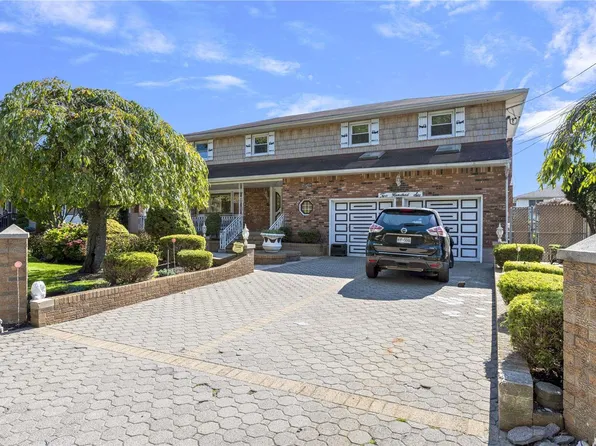 206 N Poplar Street, Massapequa, NY 11758