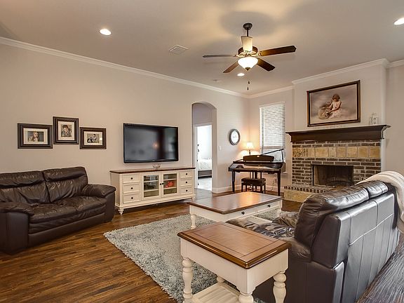 3rd image of 106 Crown Valley Ct