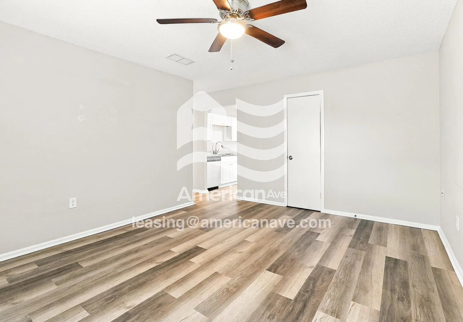 3 bed, 1.5 bath, 986 sqft, $1,072 — Photo 4