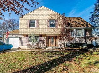 22 Hill Rd, Edison, NJ 08817