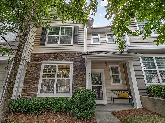2nd image of 209 Misty Knoll Ln