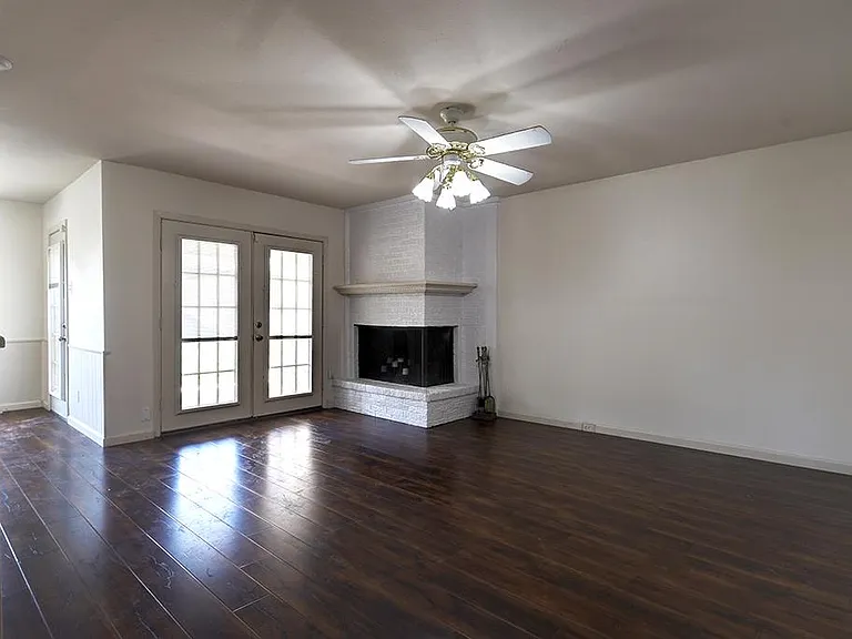 2012 Court Pl — Photo 9