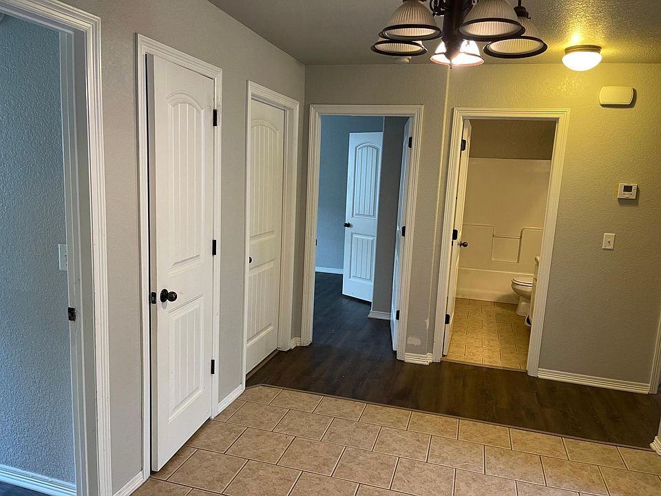 1st image of 601 E Bonnie Ln