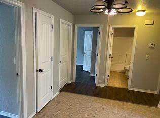 601 E Bonnie Ln, Rogers, AR 72758