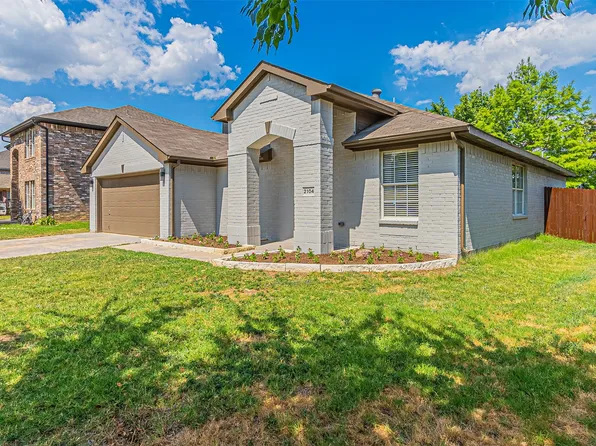 2104 Collington Dr, Roanoke, TX 76262