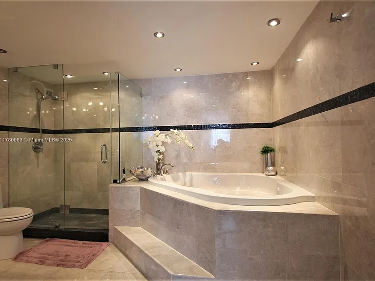 5151 Collins Ave #924 — Photo 13