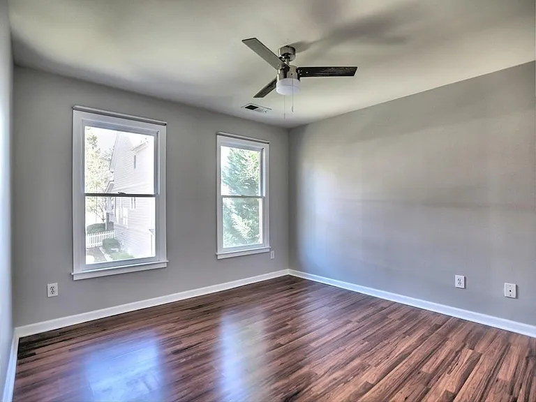 975 Odessa Dr NW — Photo 34