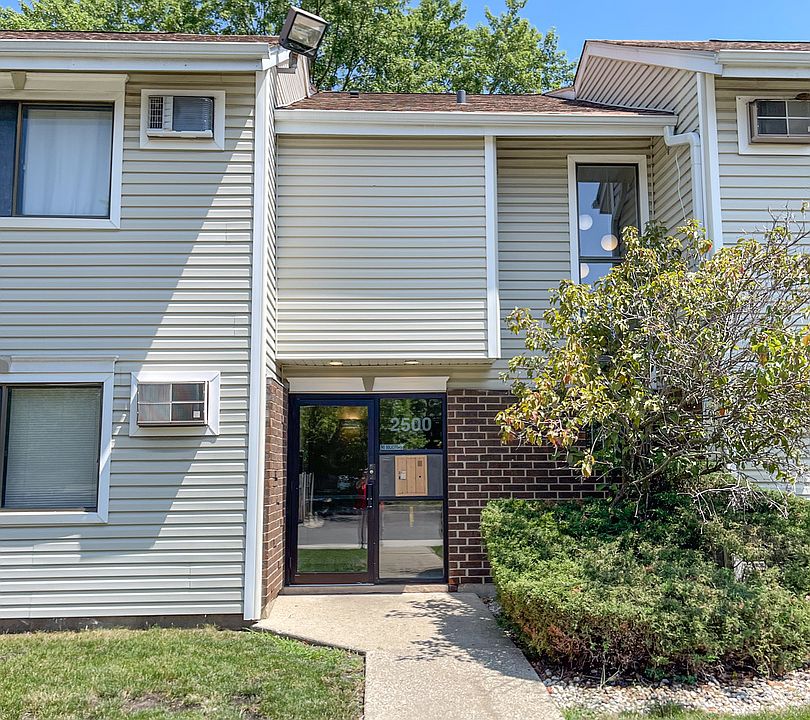 2nd image of 2500 Bayside Dr Unit 4