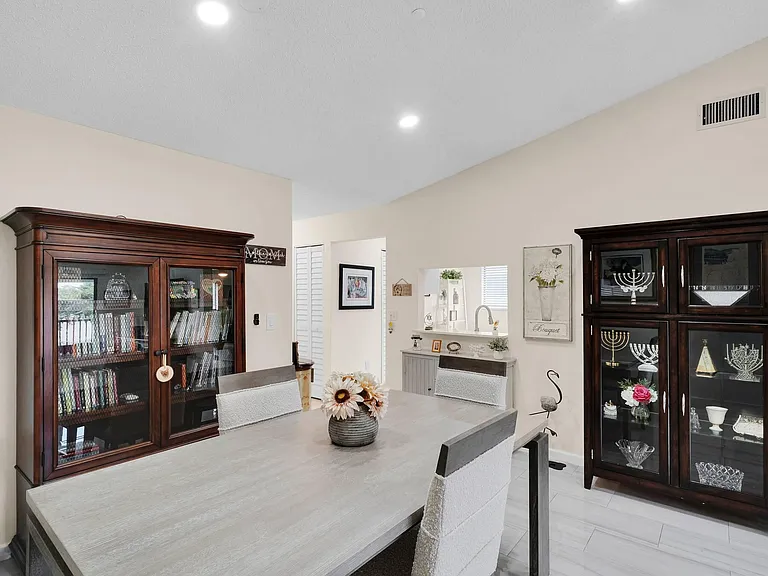 15011 Ashland Cir #23 — Photo 39