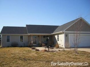 2002 Macintosh Ln, Monticello, IL 61856