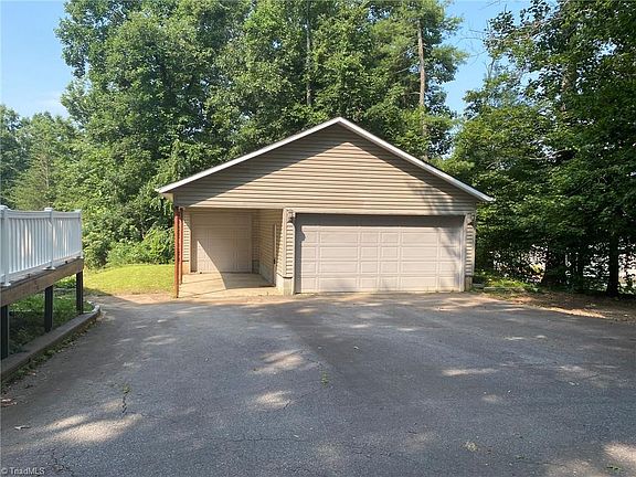 5th image of 323 Pondview Dr