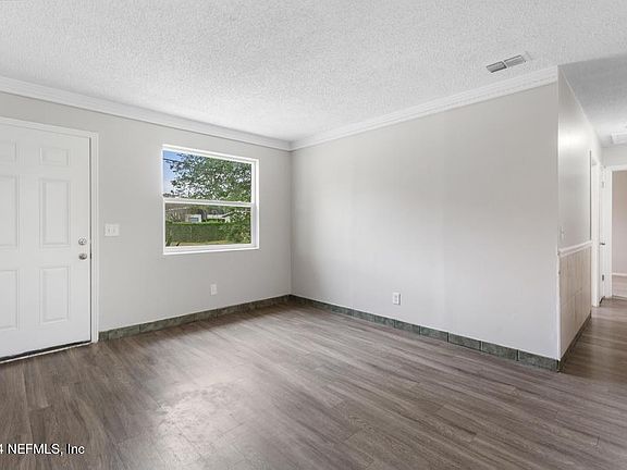 4th image of 5027 DONCASTER Avenue